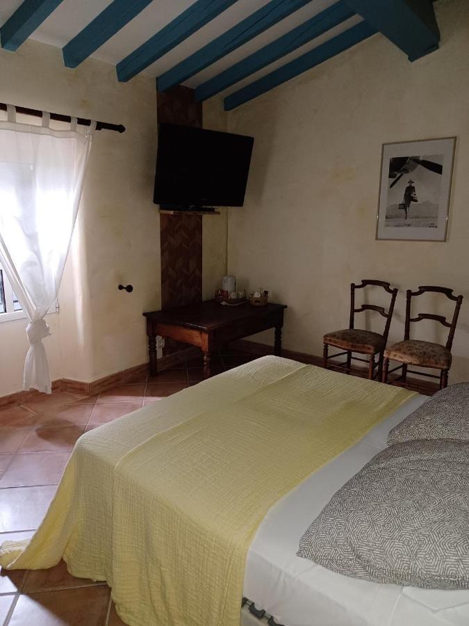 Hotel Le Logis De Saint-Antoine Bagnols-en-Forêt Zewnętrze zdjęcie